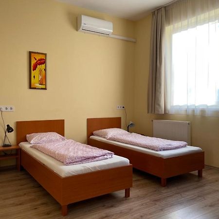 Korona Vendeghaz Székesfehérvár Esterno foto